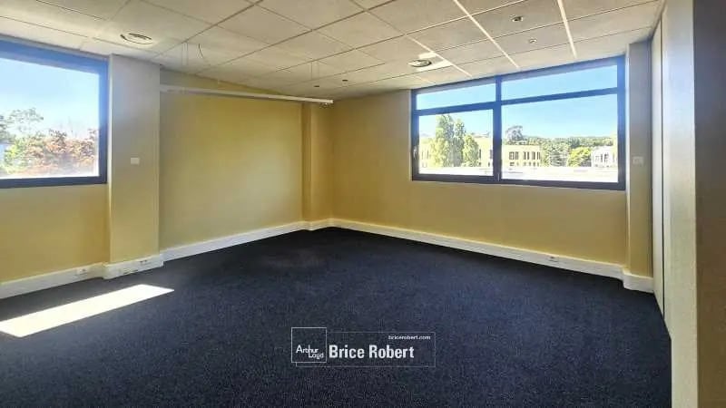 Office in Champagne-au-Mont-d'Or for lease - Interior Photo - Image 3 of 16