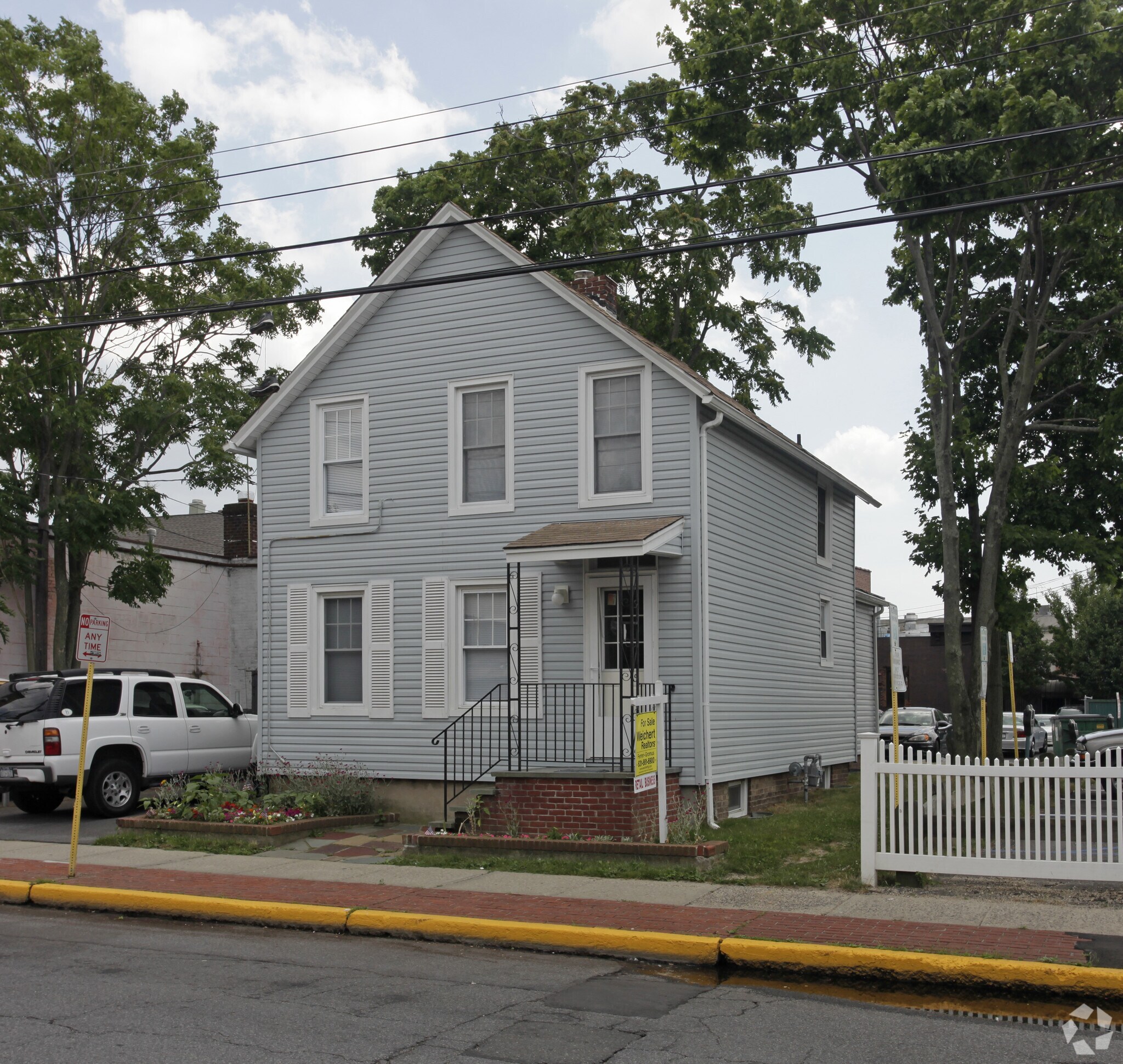 12 Grove Pl, Babylon, NY for sale Primary Photo- Image 1 of 1