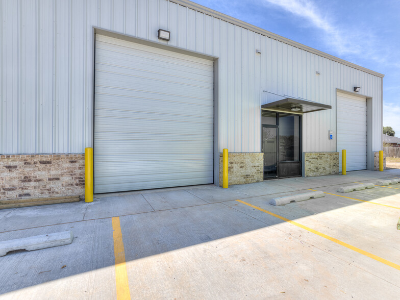 200 Chisholm Trail, Mustang, OK for lease - Building Photo - Image 3 of 39