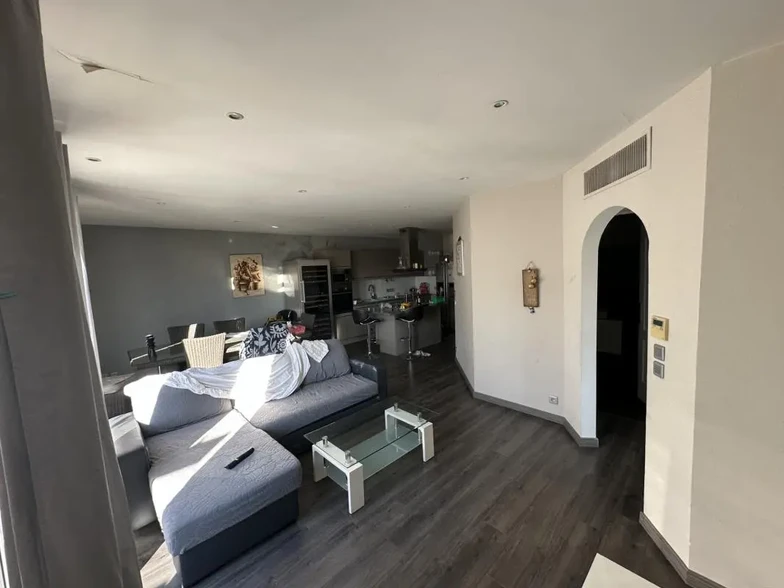 Industrial in Fréjus for sale - Interior Photo - Image 2 of 19