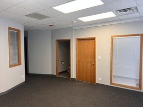 2095 Stonington Ave, Hoffman Estates, IL for lease Interior Photo- Image 2 of 4