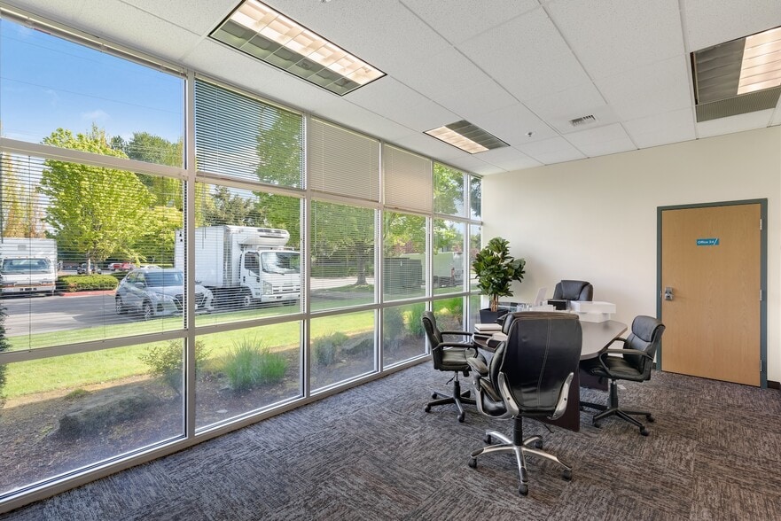 801 SW 16th St, Renton, WA for lease - Building Photo - Image 3 of 40
