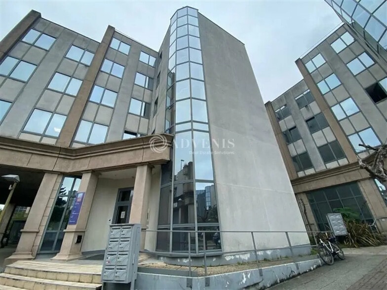 Office in Neuilly-Plaisance for lease - Building Photo - Image 1 of 1