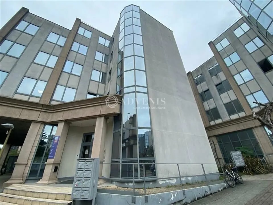 Office in Neuilly-Plaisance for lease Building Photo- Image 1 of 2