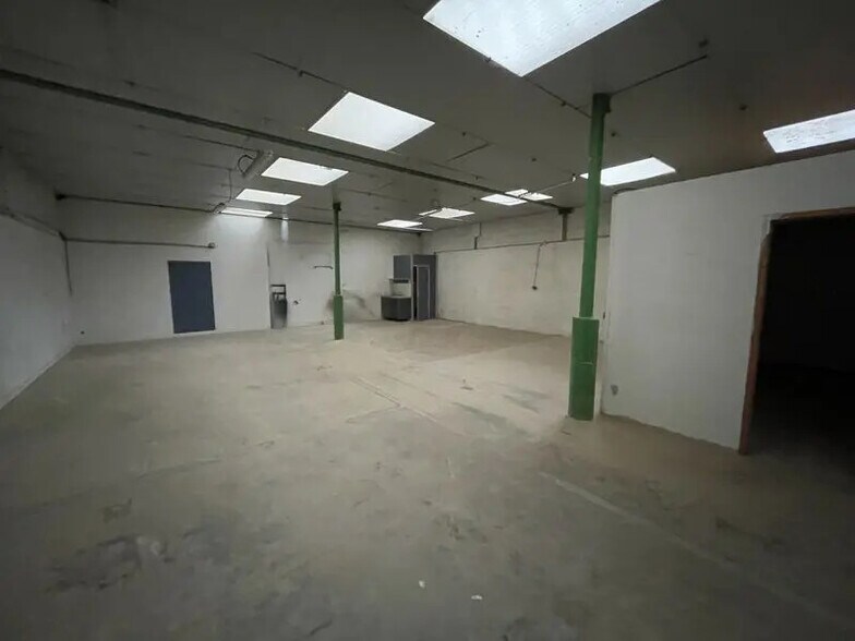 Office in Darnétal for lease - Interior Photo - Image 2 of 3