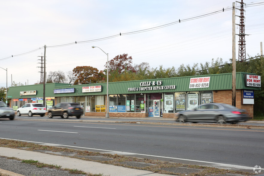 132-136 W Sunrise Hwy, Freeport, NY for lease - Building Photo - Image 2 of 20