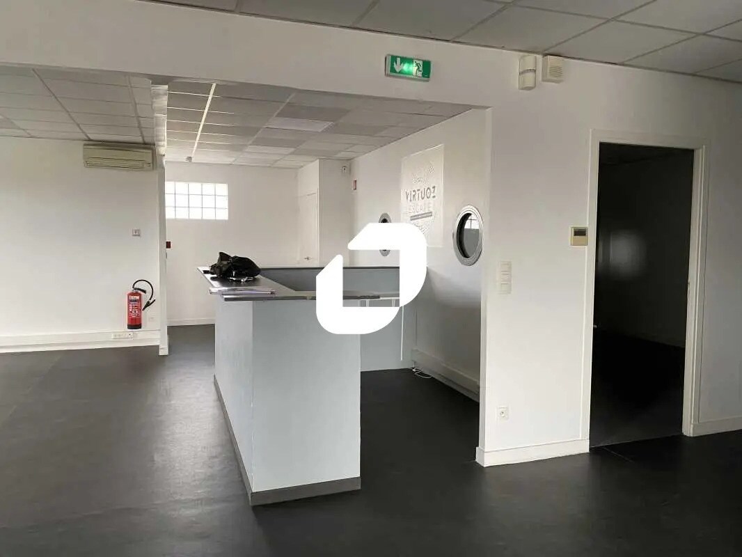 Retail in Mérignac for lease Interior Photo- Image 1 of 8