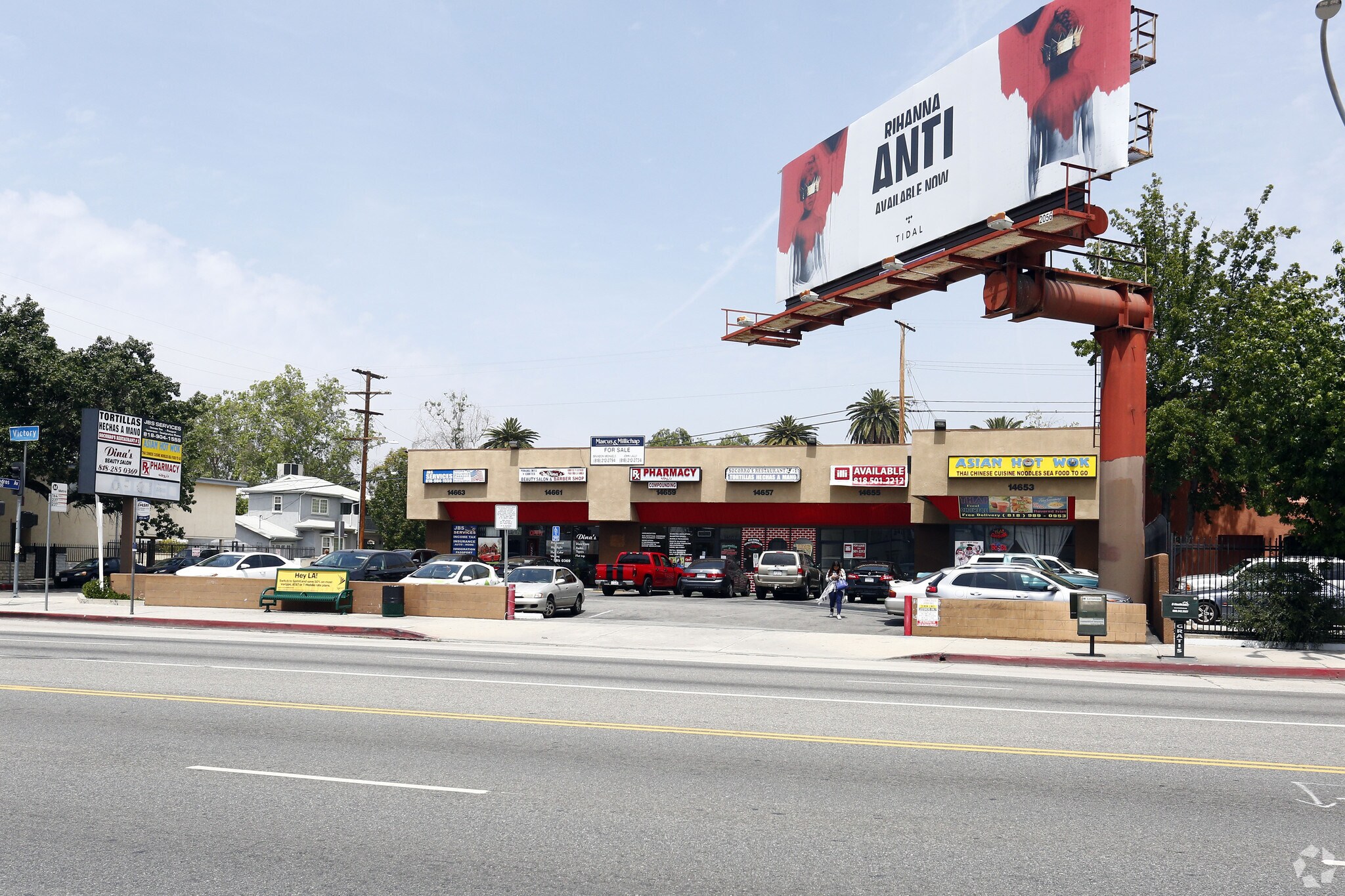14657-14663 Victory Blvd, Van Nuys, CA for sale Primary Photo- Image 1 of 1