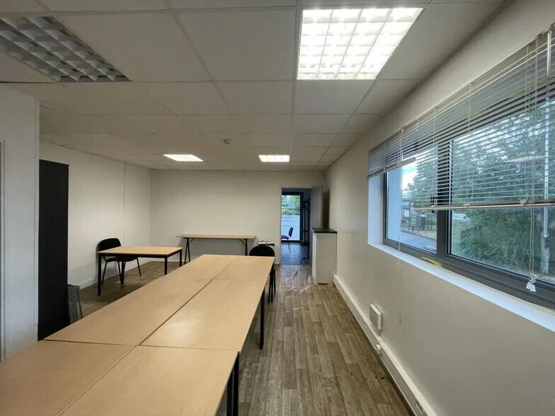 Office in Évreux for sale - Interior Photo - Image 3 of 10