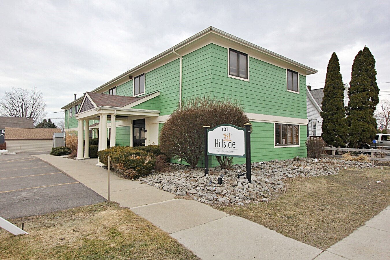 131 Orchard Park Rd, West Seneca, NY 14224