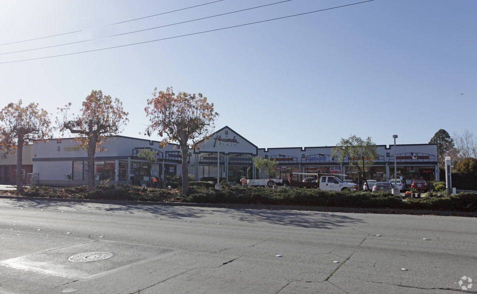 17735-17685 Hesperian Blvd, San Lorenzo, CA for lease - Building Photo - Image 1 of 4