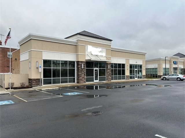 800 W Macdade Blvd, Folsom, PA for lease - Building Photo - Image 3 of 4