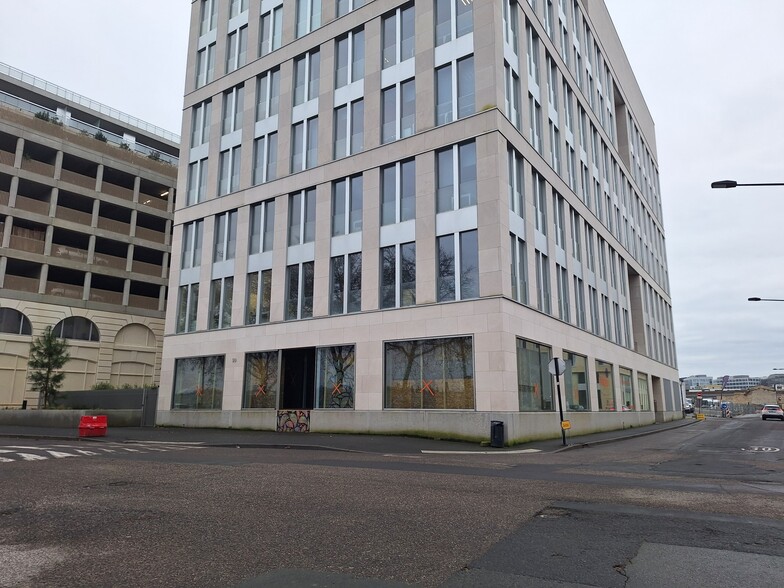 Retail in Bordeaux for lease - Building Photo - Image 1 of 6