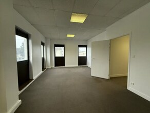 Office in Beauvais for lease Interior Photo- Image 1 of 10