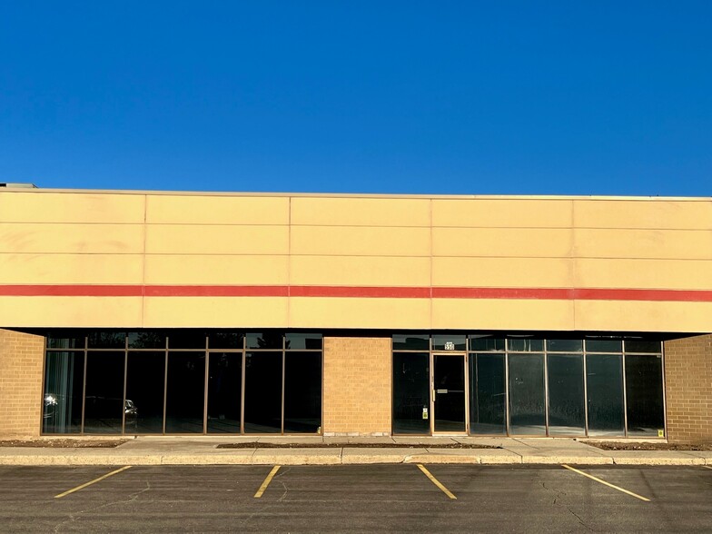 38855 Hills Tech Dr, Farmington Hills, MI for lease - Building Photo - Image 2 of 10