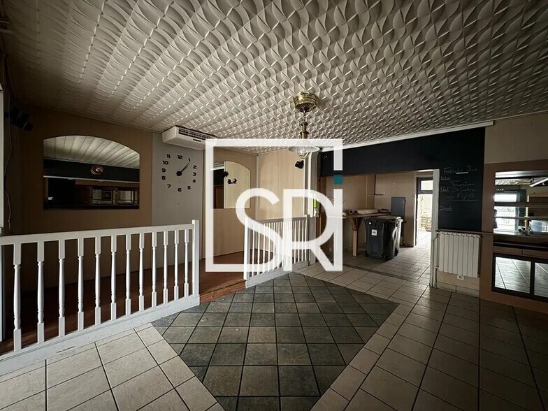 Retail in Clermont-Ferrand for lease - Interior Photo - Image 3 of 10