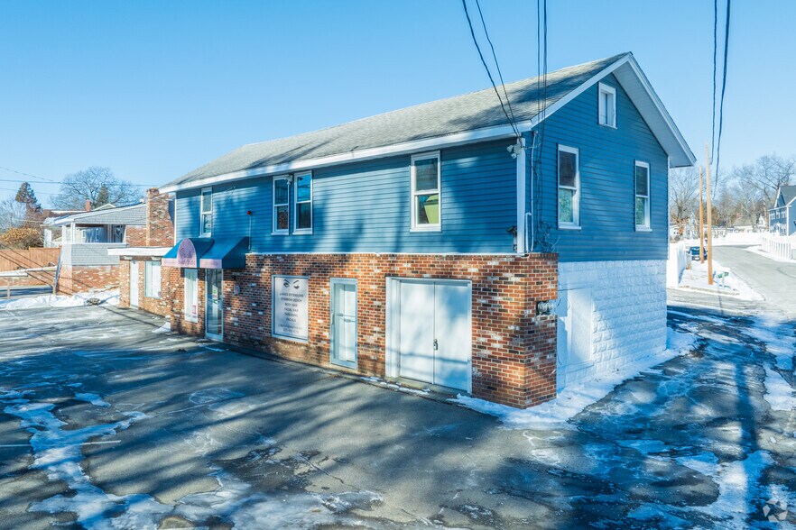 718 Merrimack Ave, Dracut, MA for sale - Primary Photo - Image 1 of 1