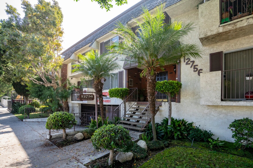 12756 Venice Blvd, Los Angeles, CA for sale - Building Photo - Image 2 of 19