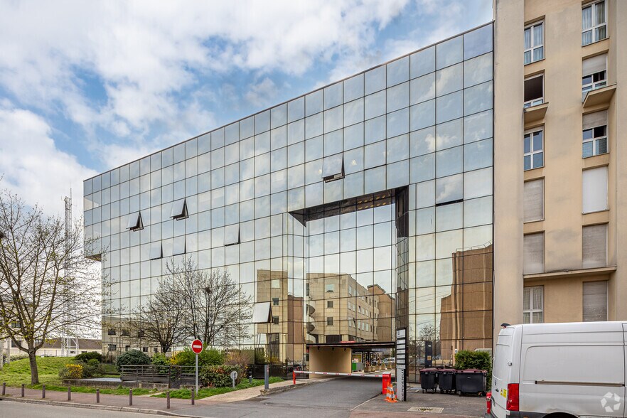 1 Rue De La Croix Des Maheux, Cergy for lease - Building Photo - Image 3 of 3