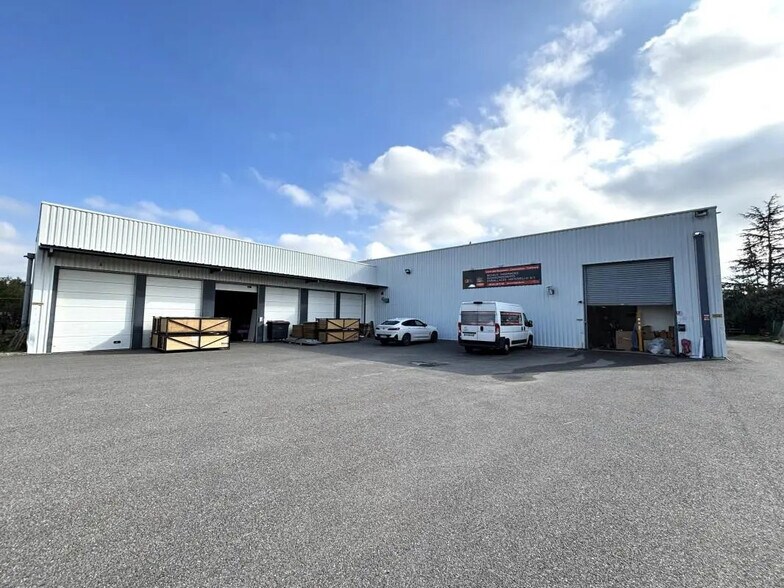 Flex in Le Fauga for lease - Building Photo - Image 1 of 49