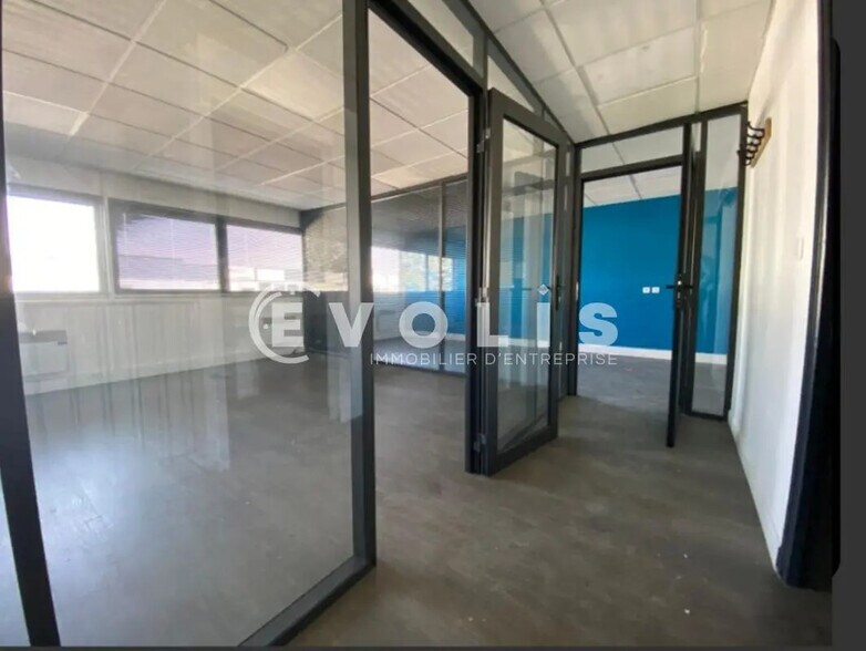 4 Route De Longjumeau, Chilly-Mazarin for lease - Interior Photo - Image 3 of 14