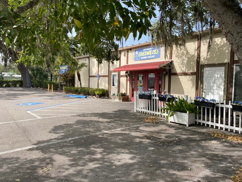 611 Manatee Ave E, Bradenton, FL for sale - Building Photo - Image 2 of 15