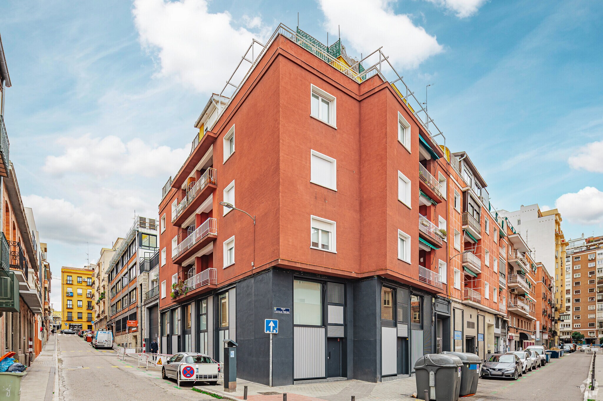 Calle de Castillo Piñeiro, 12, Madrid, Madrid for sale Primary Photo- Image 1 of 1