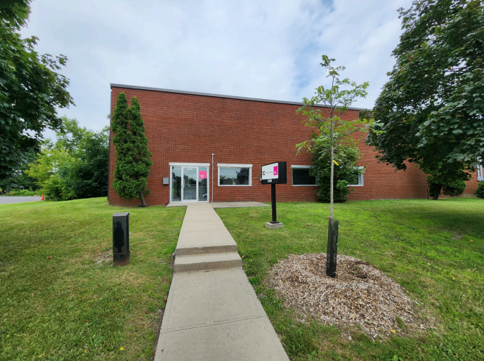 8150 Boul Parkway, Montréal, QC for lease Building Photo- Image 1 of 1