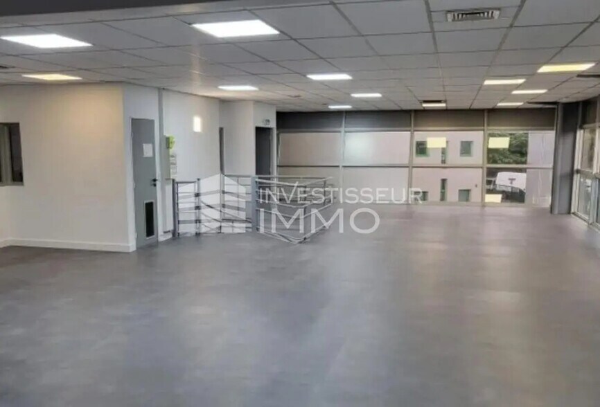 Office in Champigny-sur-Marne for lease - Interior Photo - Image 1 of 5