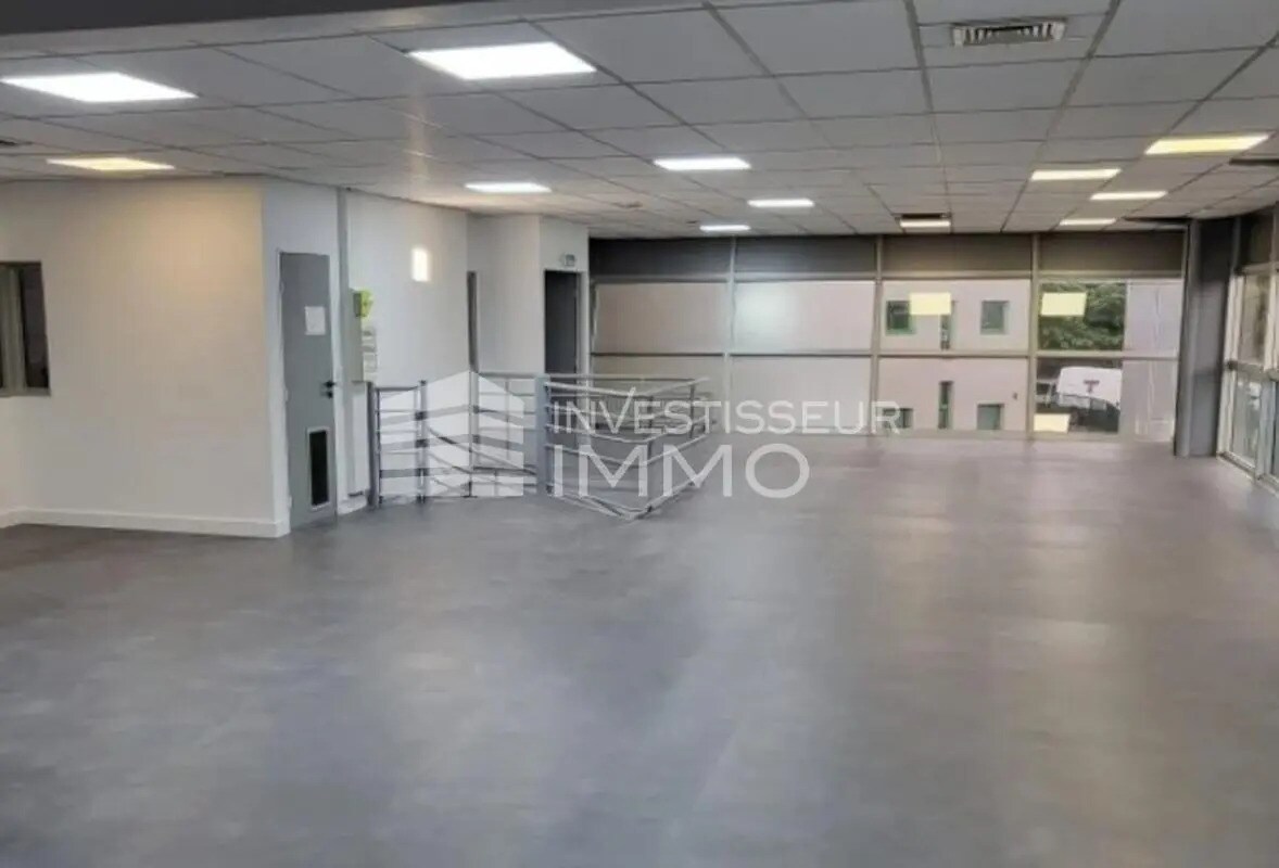 Office in Champigny-sur-Marne for lease Interior Photo- Image 1 of 6