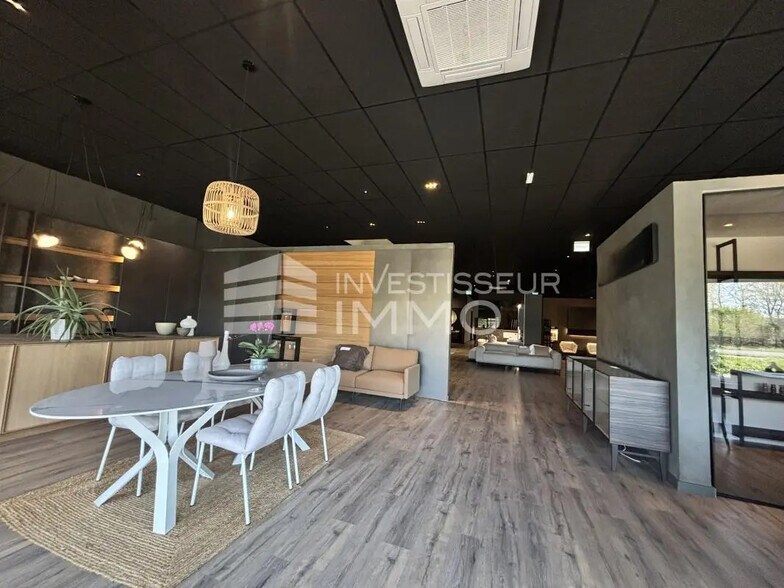 Retail in Servon for lease - Interior Photo - Image 3 of 6