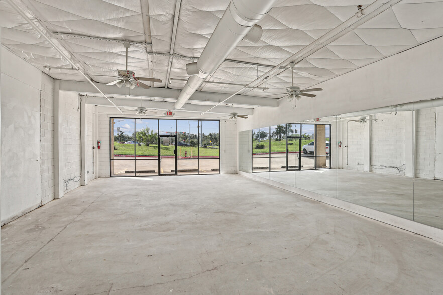 11190 Circle Dr, Austin, TX for lease - Building Photo - Image 2 of 6