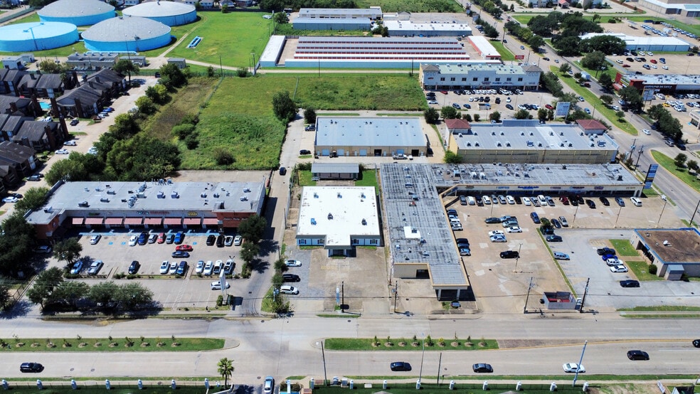 6902 Cook Rd, Houston, TX for lease - Building Photo - Image 3 of 9