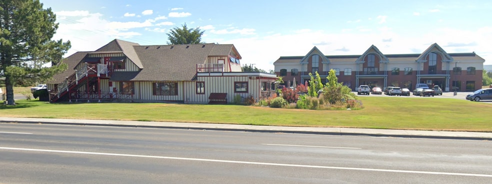 Eagle Pines Plaza portfolio of 2 properties for sale on LoopNet.com - Building Photo - Image 2 of 10