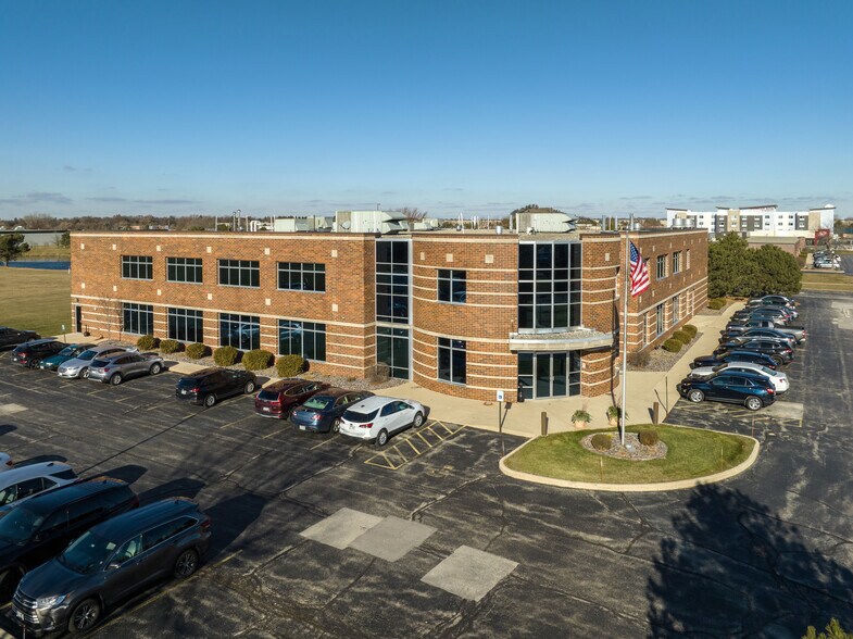 1190 Corporate Center Dr, Oconomowoc, WI for sale - Building Photo - Image 3 of 4