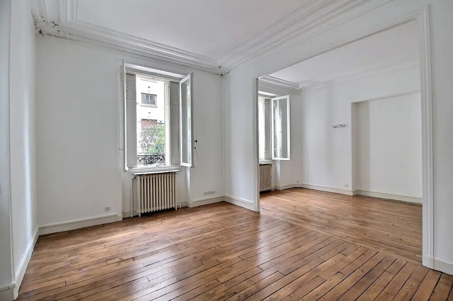 Office in Paris for lease - Interior Photo - Image 1 of 7