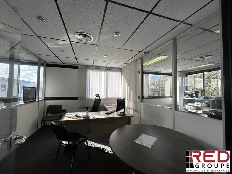 Avenue Du Club Hippique, Aix-en-Provence for lease - Building Photo - Image 2 of 4