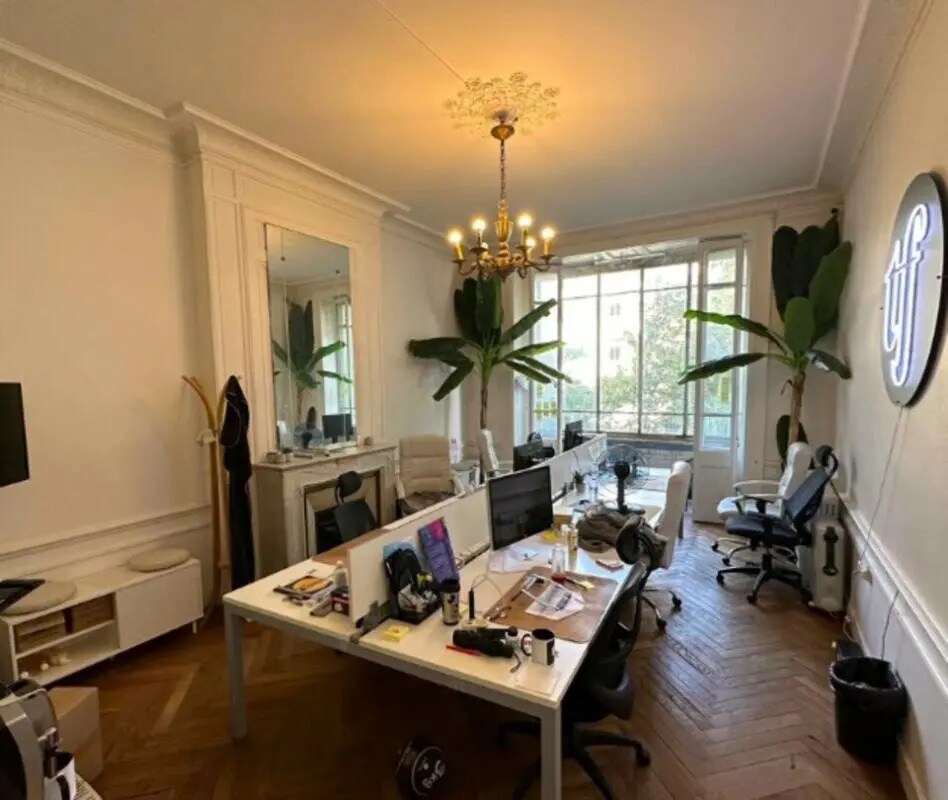 Office in Paris for lease Building Photo- Image 1 of 4