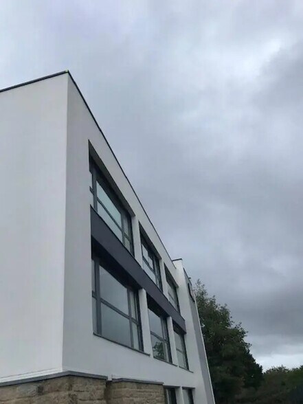 Office in Vannes for lease - Building Photo - Image 3 of 3