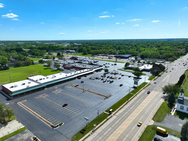 7911-7997 N Alpine Rd, Loves Park, IL for lease - Building Photo - Image 2 of 10