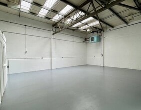 1-17 Kembrey Park, Swindon for lease Interior Photo- Image 1 of 4