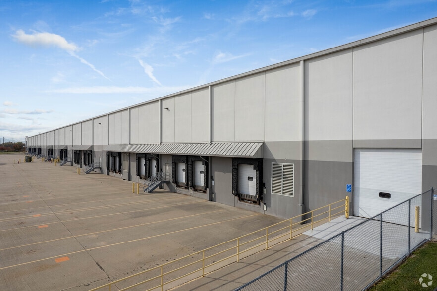 9287 Meridian Way, West Chester, OH for lease - Building Photo - Image 3 of 6