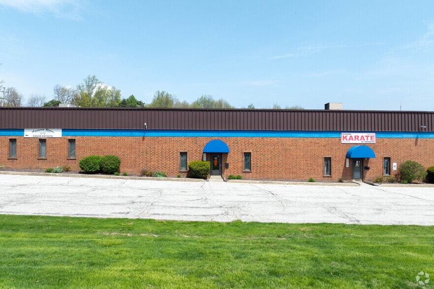 1927-1947 E Aurora Rd, Twinsburg, OH for lease - Building Photo - Image 2 of 5