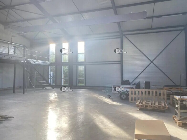 Flex in Chassieu for lease - Interior Photo - Image 3 of 10