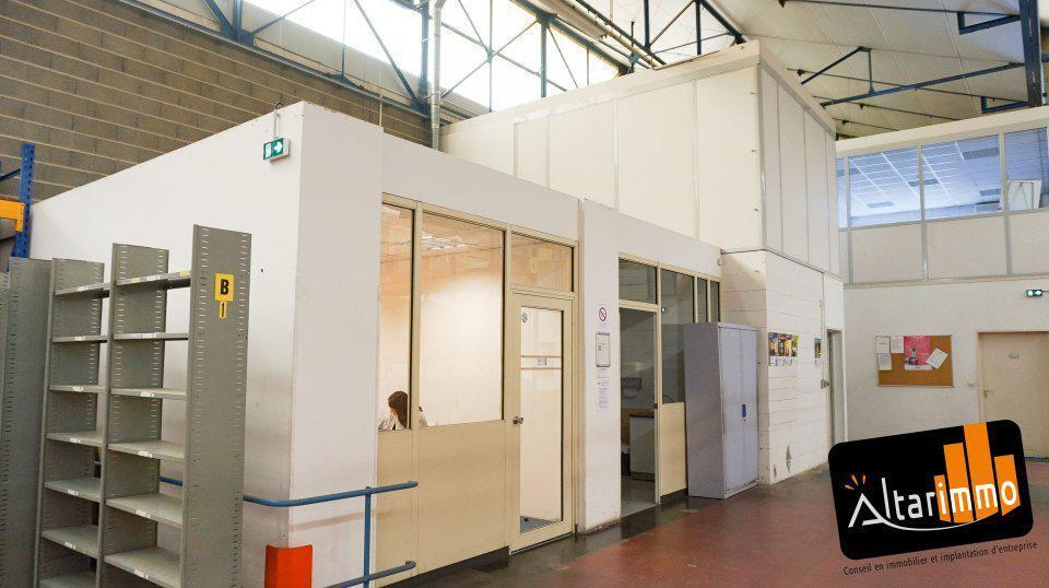 Flex in Chartres for lease - Interior Photo - Image 3 of 5