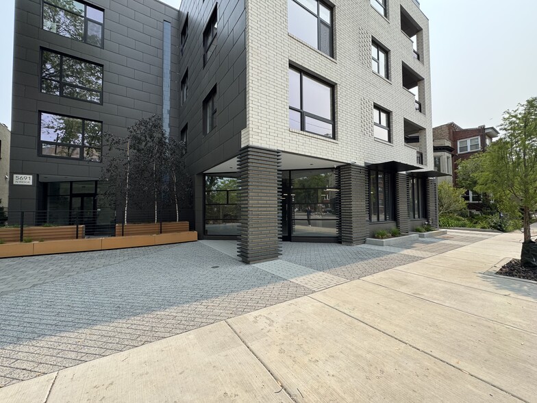 5691 N Ridge Ave, Chicago, IL for sale - Building Photo - Image 2 of 3