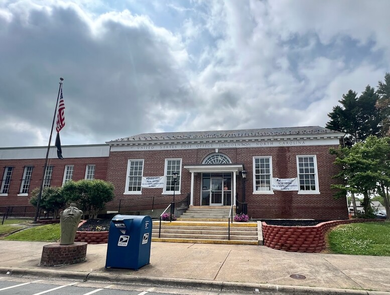 326 E Main St, Lincolnton, NC for lease - Primary Photo - Image 1 of 2