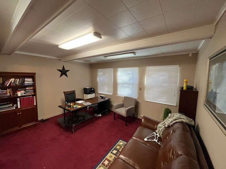 2091 Cass Lake Rd, Keego Harbor, MI 48320 Lakes Area Christian Life