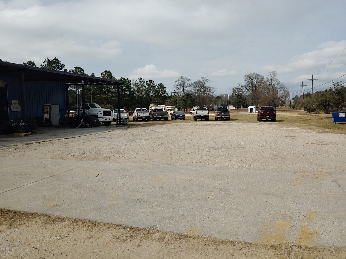 10016 Fostoria Rd, Cleveland, TX 77328