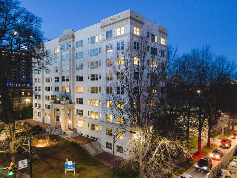 831 E Morehead St, Charlotte, NC for lease - Building Photo - Image 1 of 7